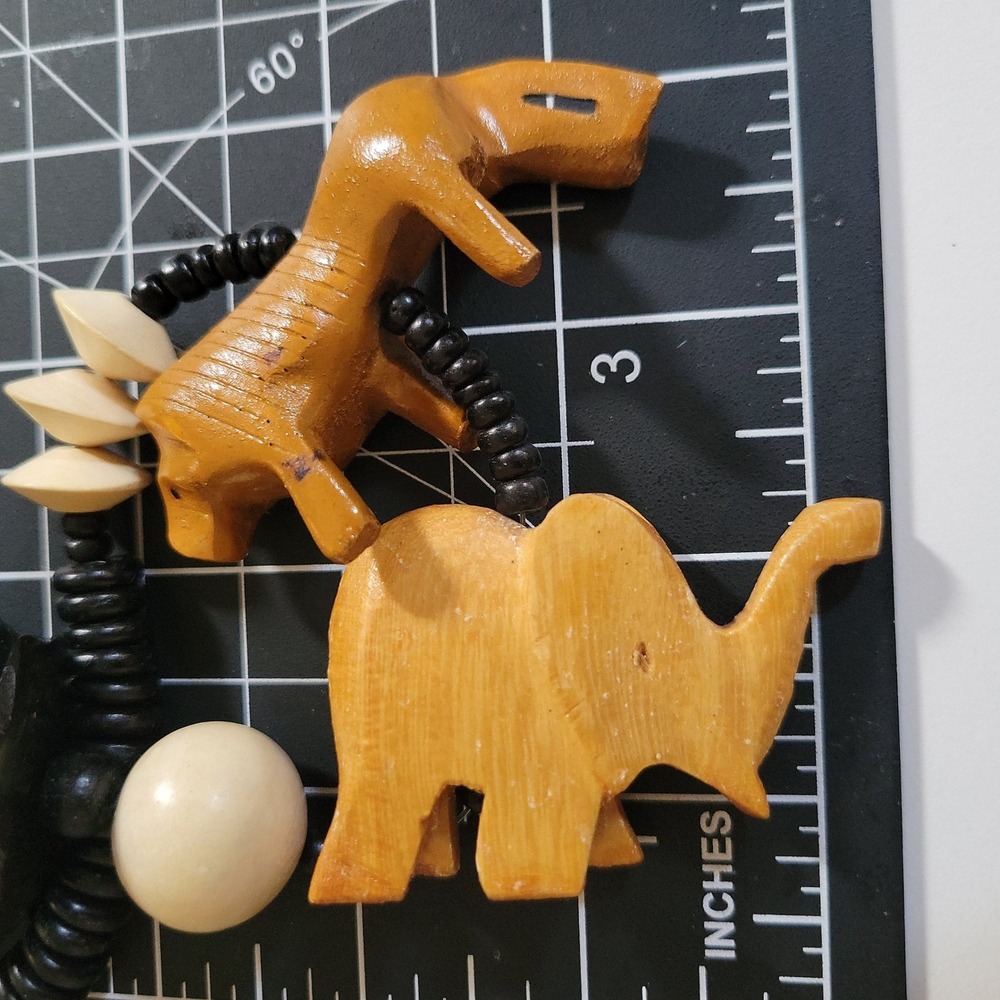 Vintage Hand Carved Wood Bone Safari Animal Elephant Leopard Necklace Eclectic - Picture 6 of 8